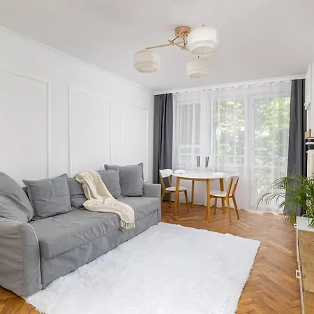 Spacious For Families شقة وارسو